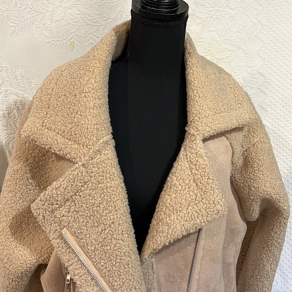 Princess Polly Sherpa jacket, size S/M - Picture 4 of 15